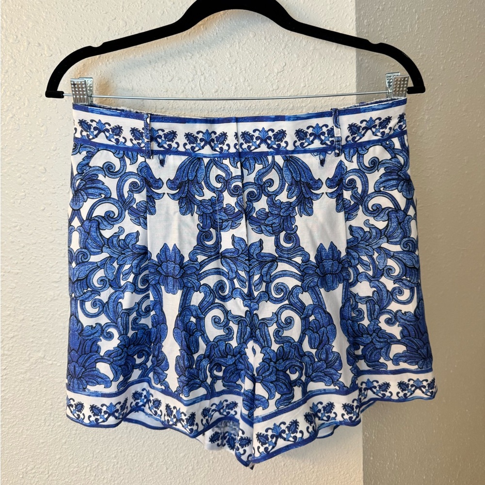 Antonio Melani Blue & White Flowy Shorts
Size 6